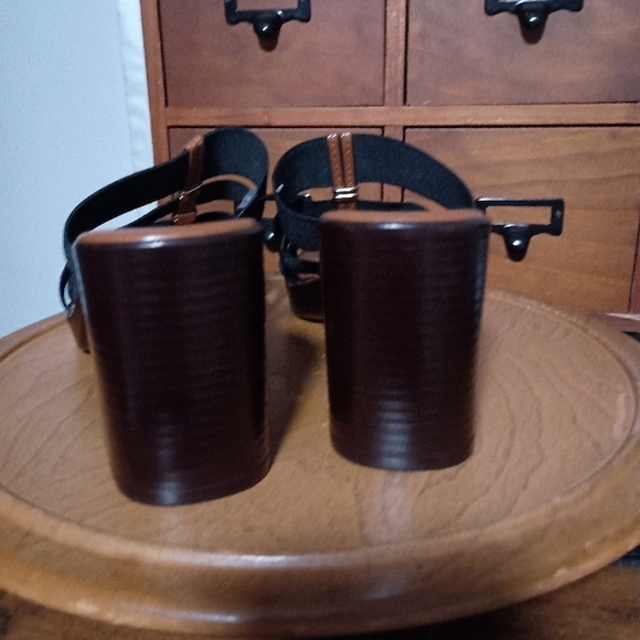 Italian Shoemakers Stylish Black and Brown Sandals 8.5 - Picture 8 of 8